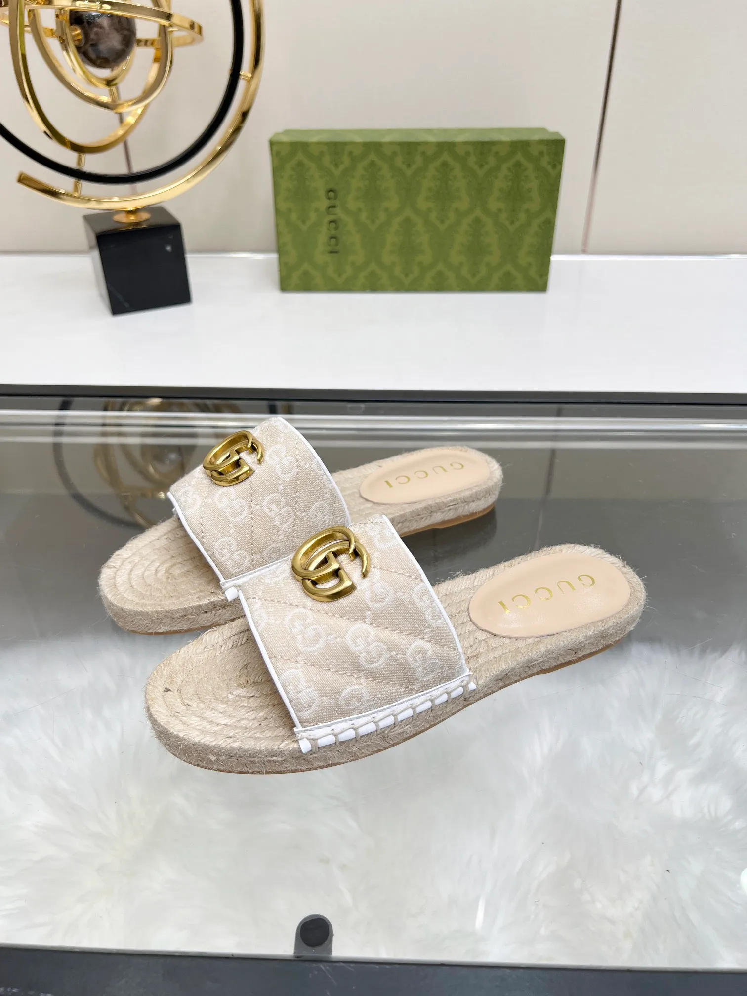 👟👟Ex-factory price 320👟👟 Gucci slippers fisherman shoes new color Injection molded one-piece straw bottom, high-end quality Fabric: Double G imported fabric Lining: sheepskin lining Code number: 35~42 Fabric styles include apricot, floral, pink, black, blue, burgundy, champagne, green, orange, cyan, starry sky, more than 30 colors to choose from, many colors to be updated in the future ,,,,,,,,